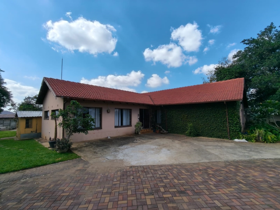 3 Bedroom Property for Sale in Rustenburg Central North West